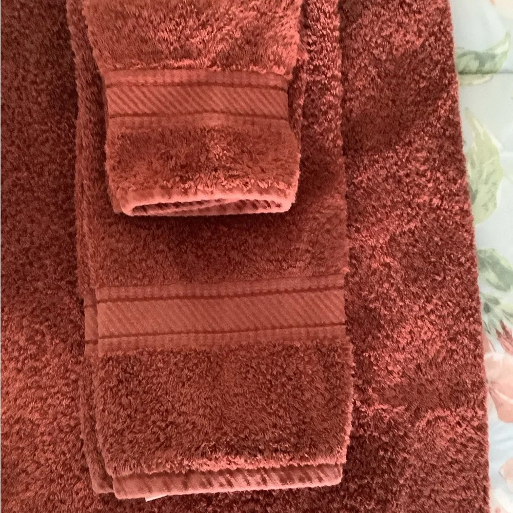 Towel set by Spring made 3 piece Rust Egyptian cotton. In excellent con…